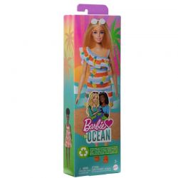Barbiedocka Loves the Ocean med en härlig klänning