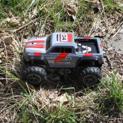 Radiostyrd 12 km/h Monstertruck Bil Disguiser 2,4 Ghz