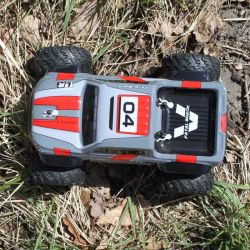 Radiostyrd 12 km/h Monstertruck Bil Disguiser 2,4 Ghz