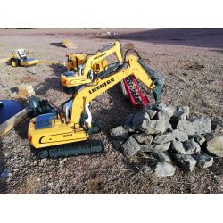 Radiostyrd Liebherr grävmaskin R936 Jamara med rivningsset 1:20 - 2,4 Ghz